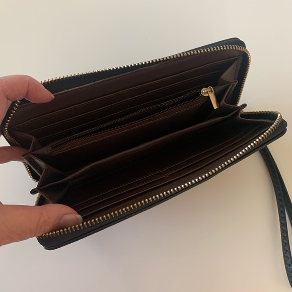 Basic black faux leather wallet . NWOT - Picture 3 of 3